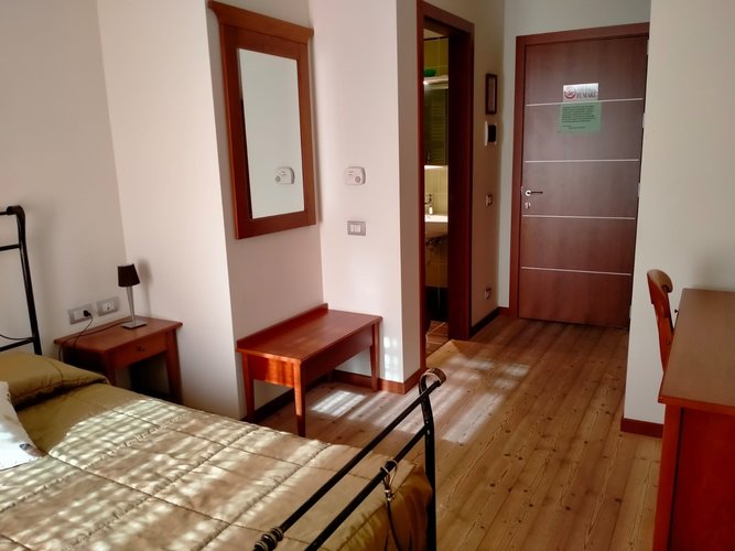 Camera Erica - vista della stanza e ingresso bagno