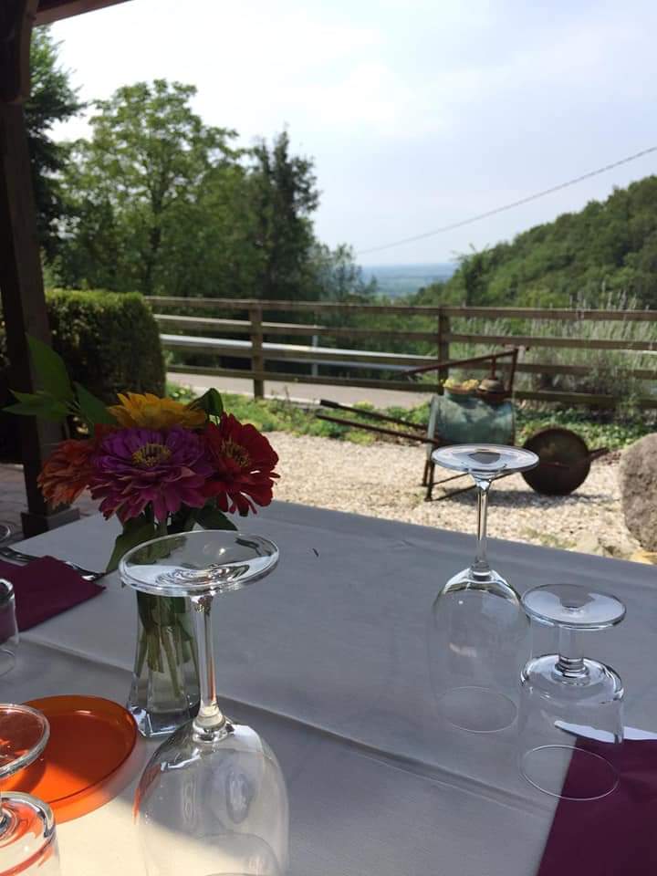 Tavolo apparecchiato