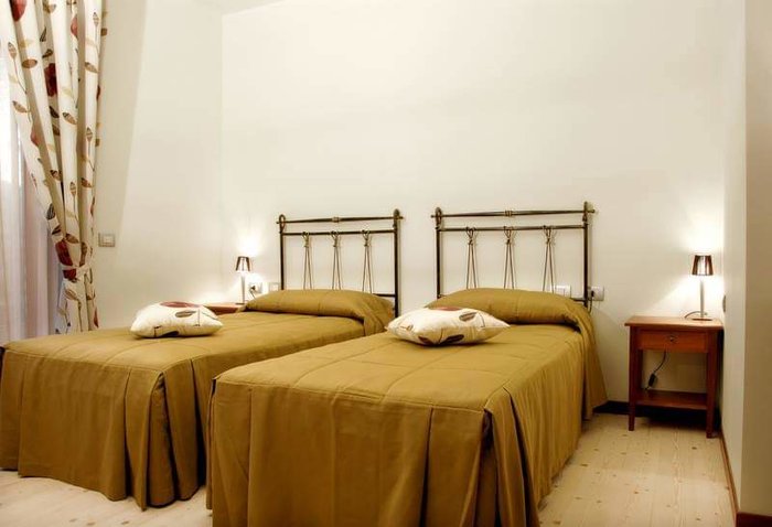 Camera Primula - letti con testiera in ferro battuto